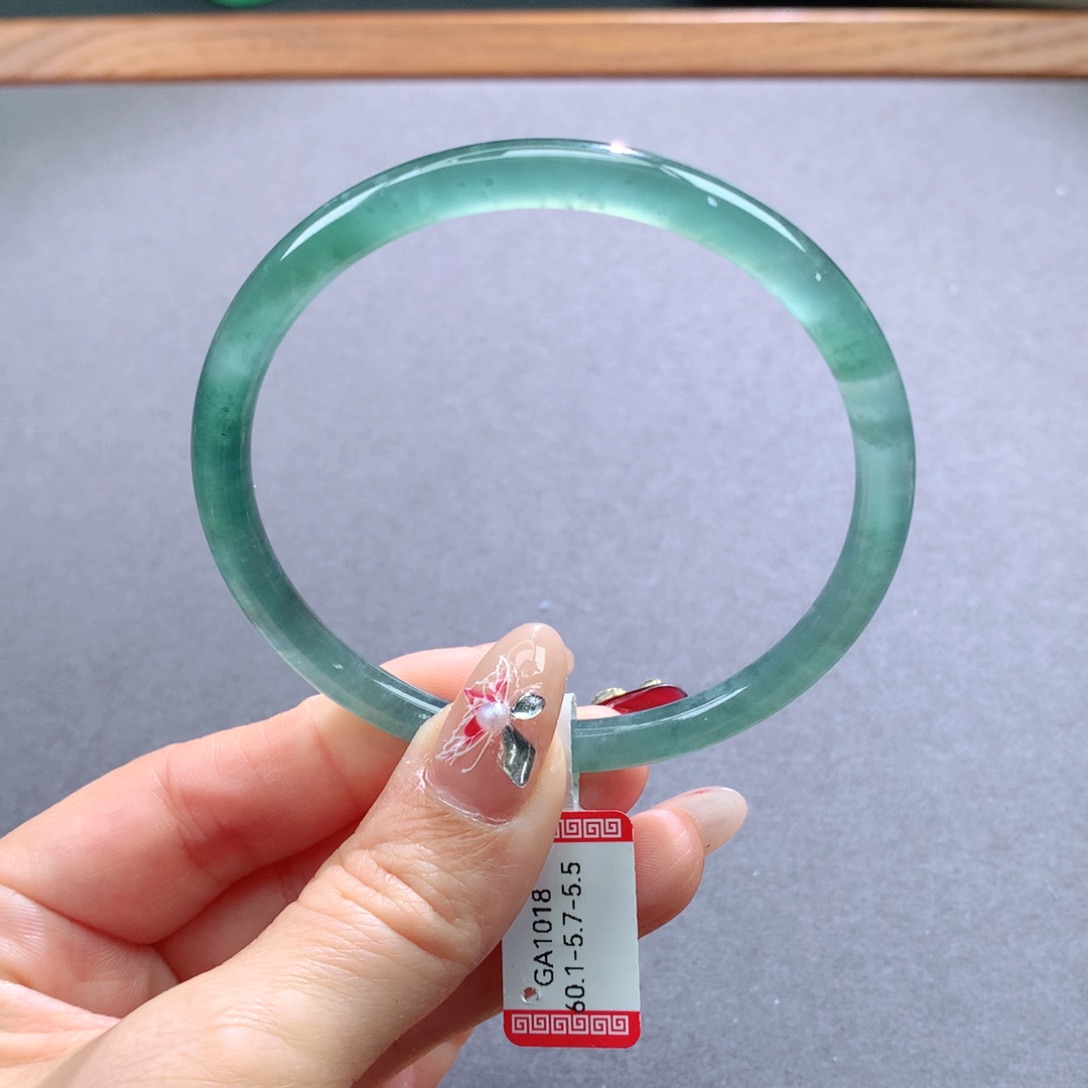 翡翠手镯未镶嵌天然翡翠手镯叮当镯