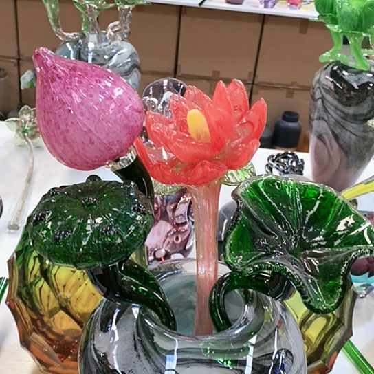 琉璃花瓶高45厘米宽9厘米