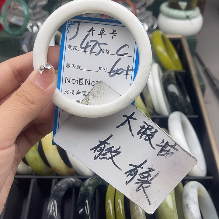 蛇纹石玉未镶嵌手镯