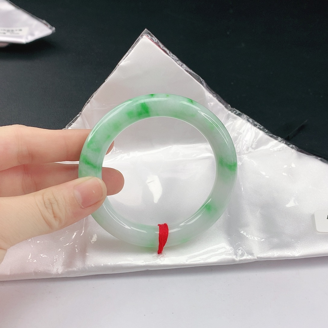 翡翠手镯未镶嵌翡翠010