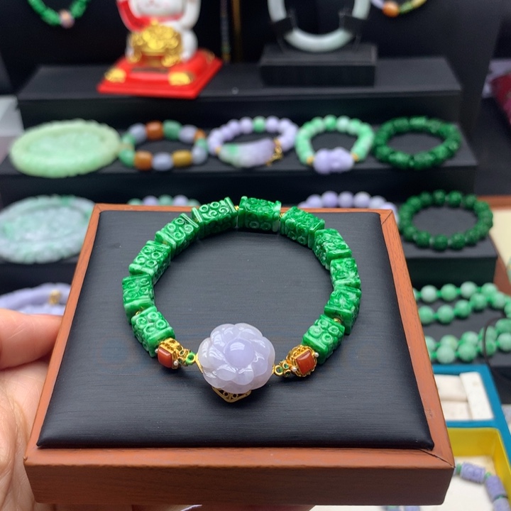 一***红未镶嵌手链翡翠翡翠手串