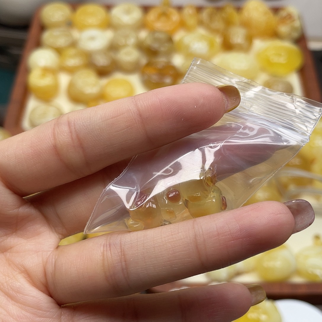 未镶嵌蜜蜡裸石魔**读蜜蜡