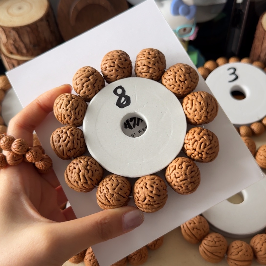 小***豆24傻大哥桃核吊坠