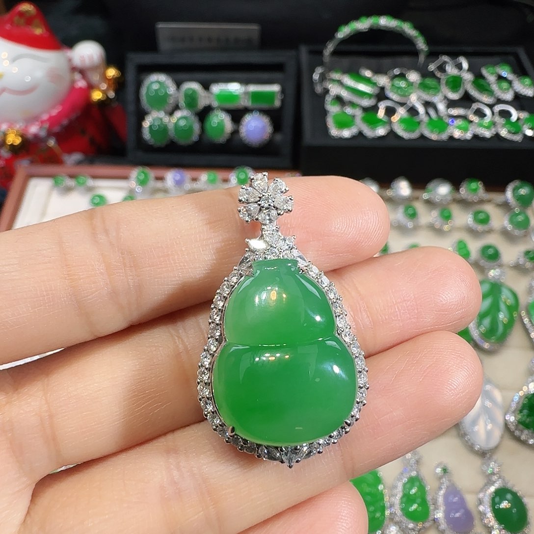 翡翠吊坠(不含链)18K金镶嵌