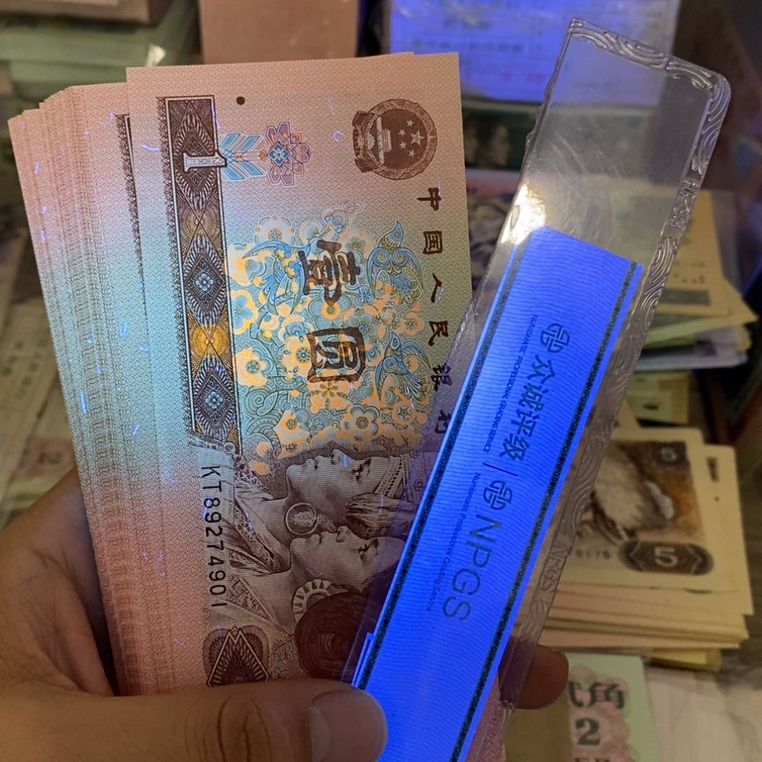 961百联荧光版双豹子连号，999，000