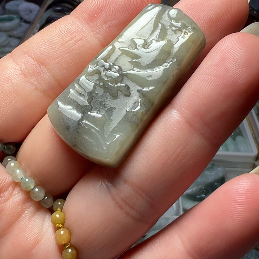 翡翠未镶嵌颈饰乌鸡带黄翡山水牌一个100块