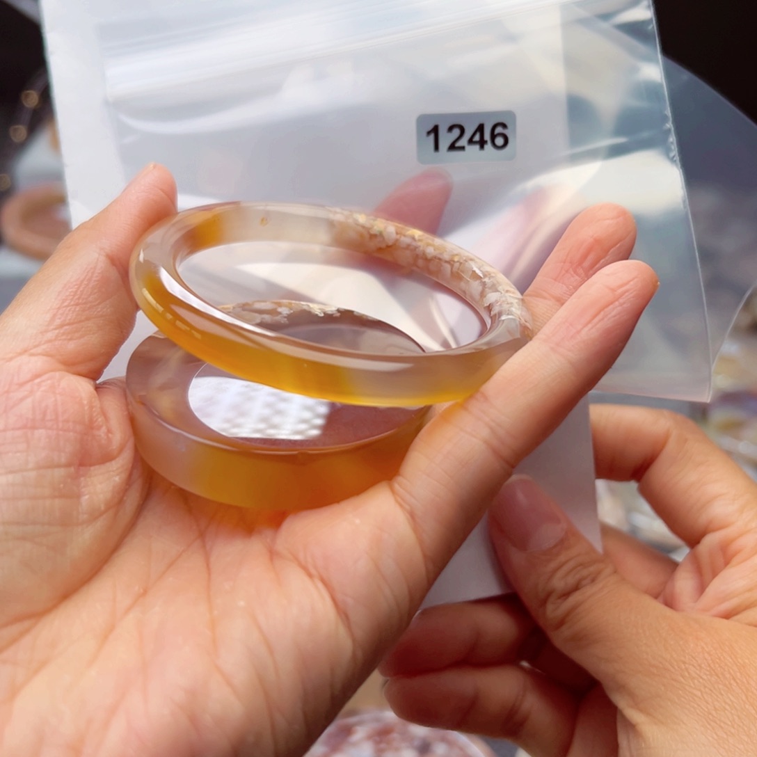 玛瑙/玉髓手镯未镶嵌是***～