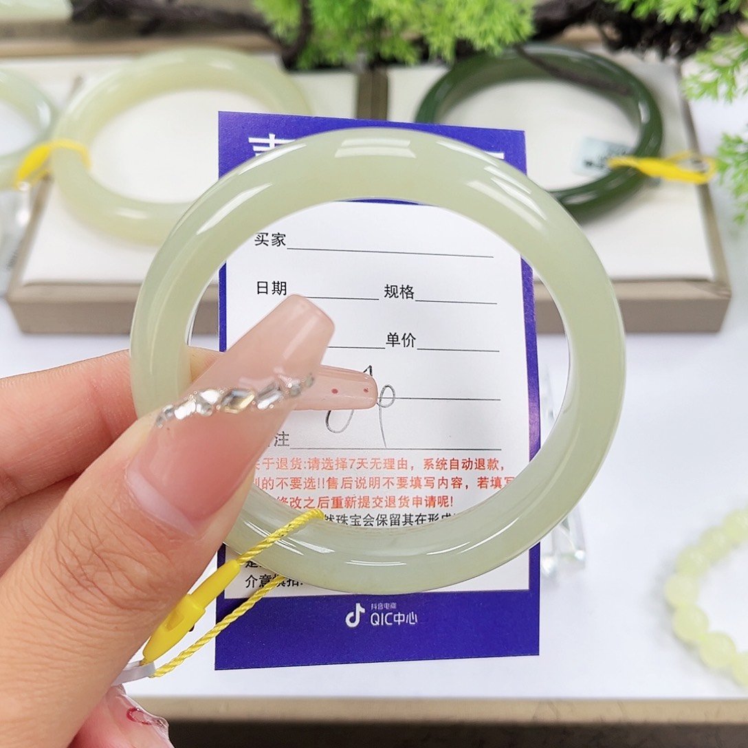 和田玉手镯未镶嵌杨*