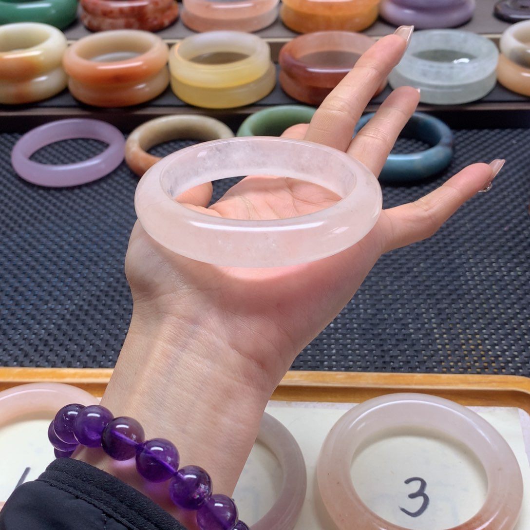 石英质玉手镯未镶嵌