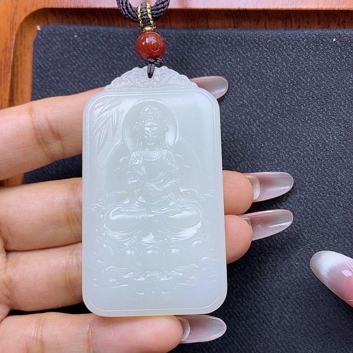 和田玉未镶嵌颈饰一*。