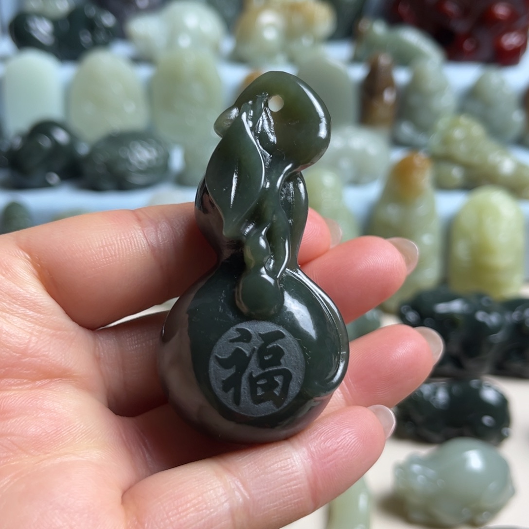 和田玉未镶嵌把件