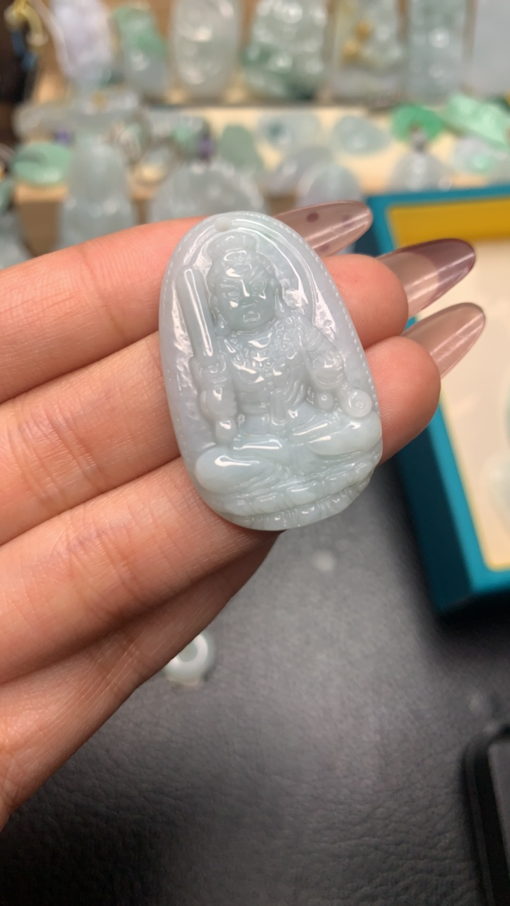 天然翡翠不动明王吊坠