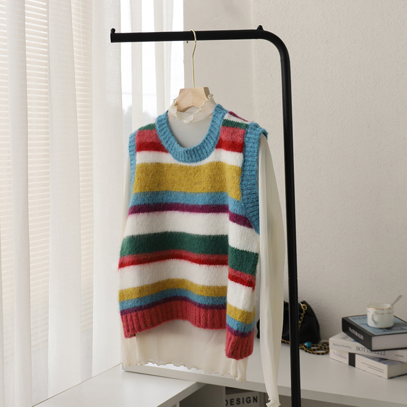 日系彩虹条纹针织马甲女2024秋冬春天的味道V领外搭叠穿毛衣背心