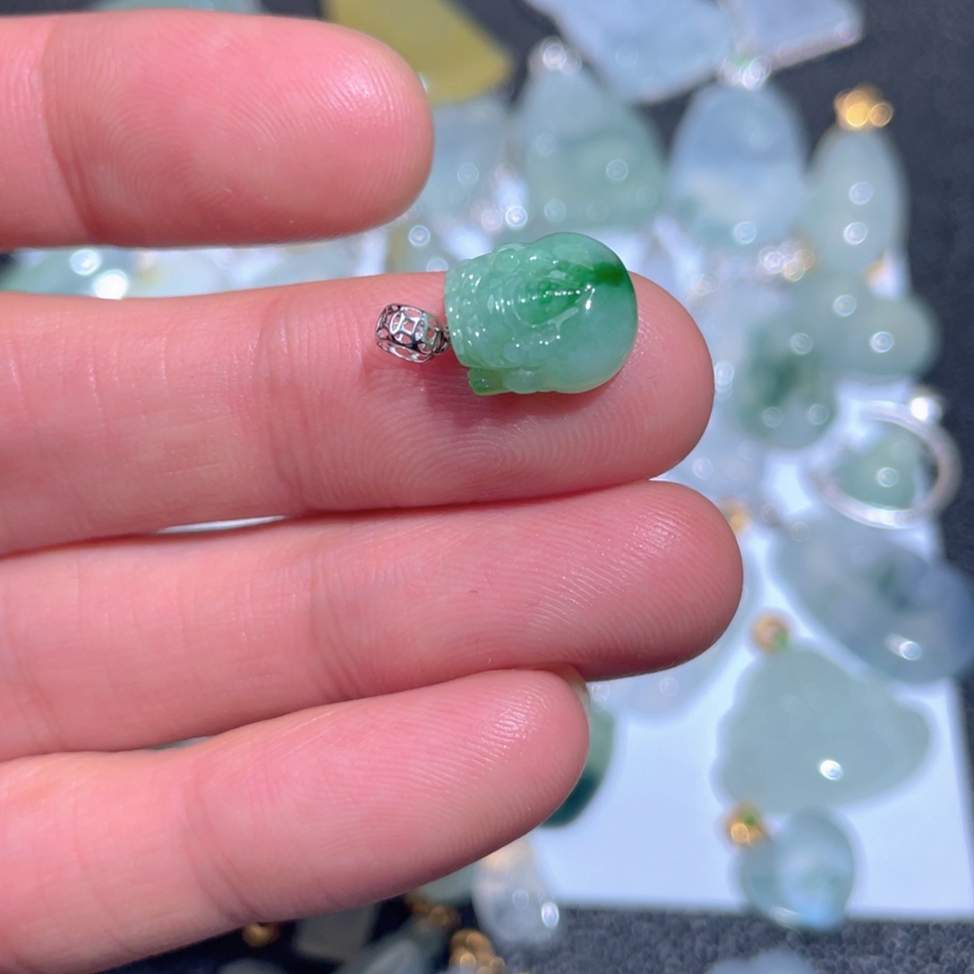 翡翠颈饰18K金镶嵌翡翠