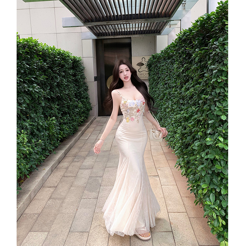 蕾丝花朵网纱吊带连衣裙女春秋季修身纯欲性感辣妹长款包臀鱼尾裙