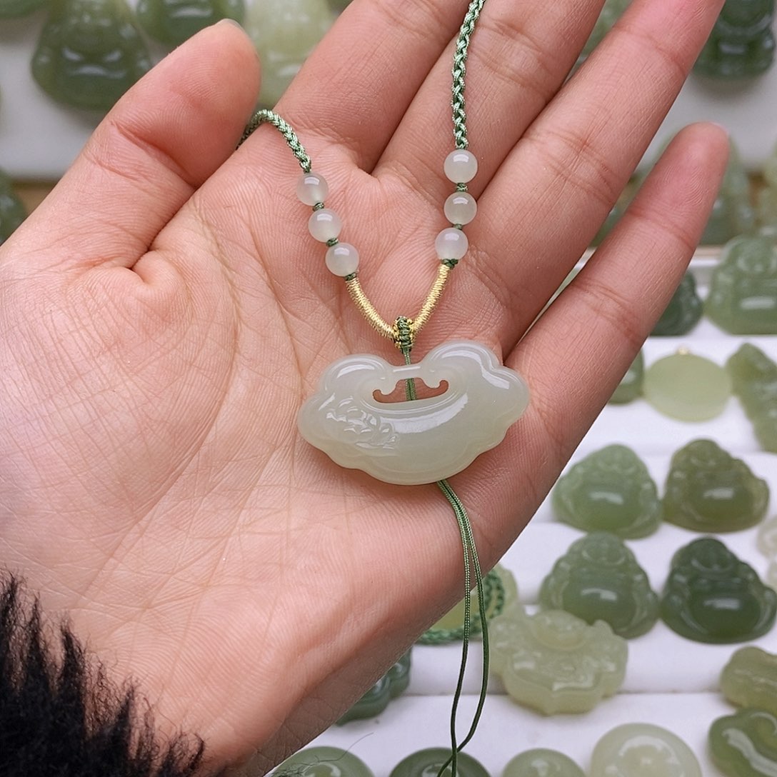 和田玉颈饰未镶嵌