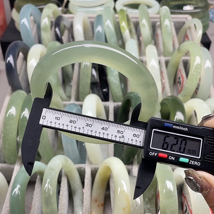 蛇纹石玉未镶嵌手镯79