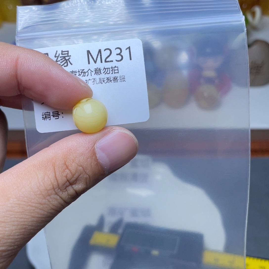 琥珀未镶嵌珠宝奇石