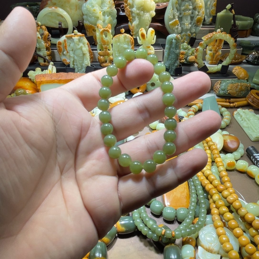 透闪石质玉未镶嵌珠宝奇石