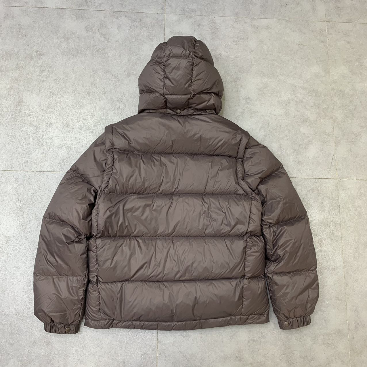 1032款，男女款一衣两穿，卸下袖子当马甲