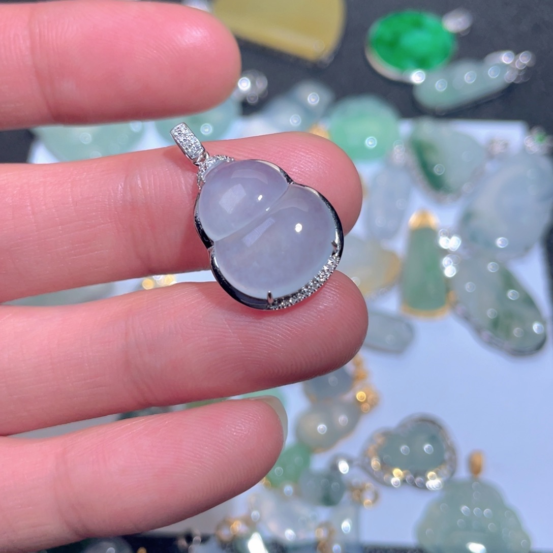 翡翠颈饰18K金镶嵌翡翠