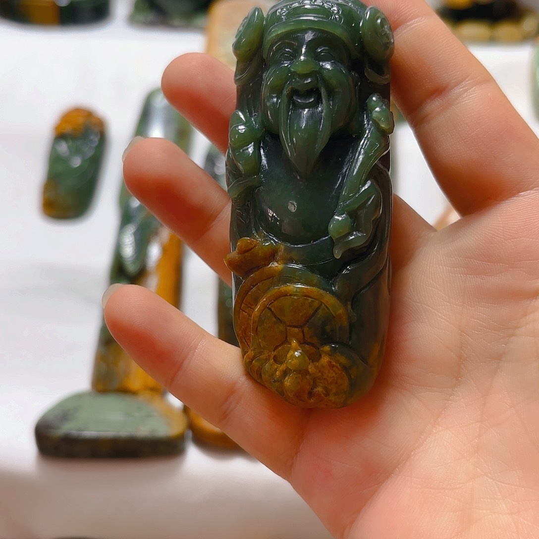 岫岩河磨玉（透闪石质玉）挂件未镶嵌麒*