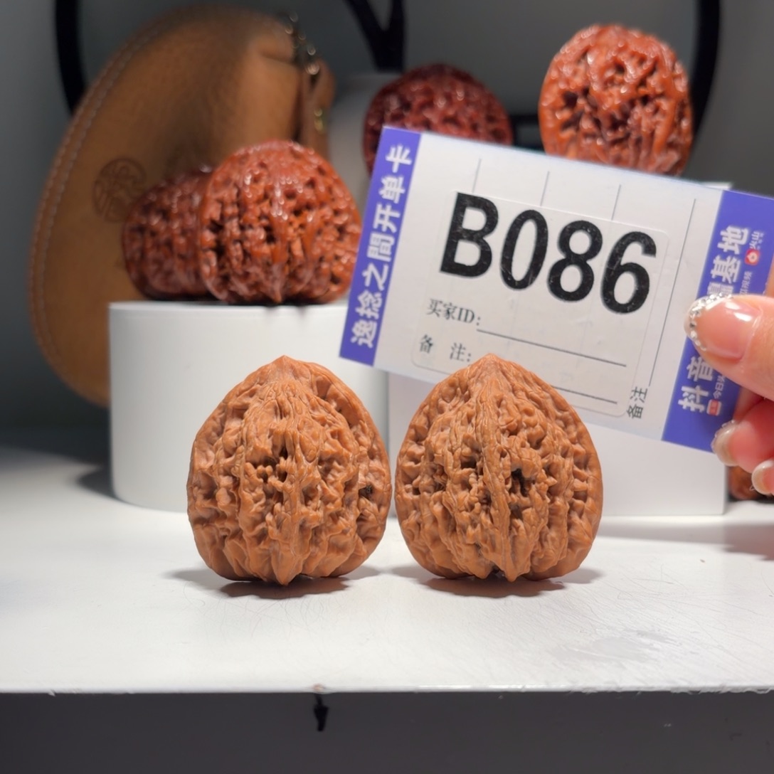 文玩核桃吊坠86 号堂上虎头 尺40
