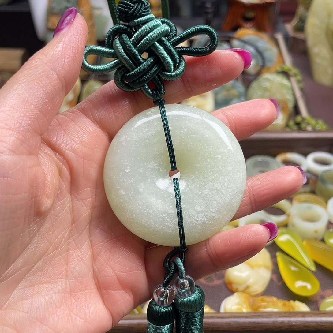 蛇纹石玉颈饰未镶嵌岫玉暴风雪车挂