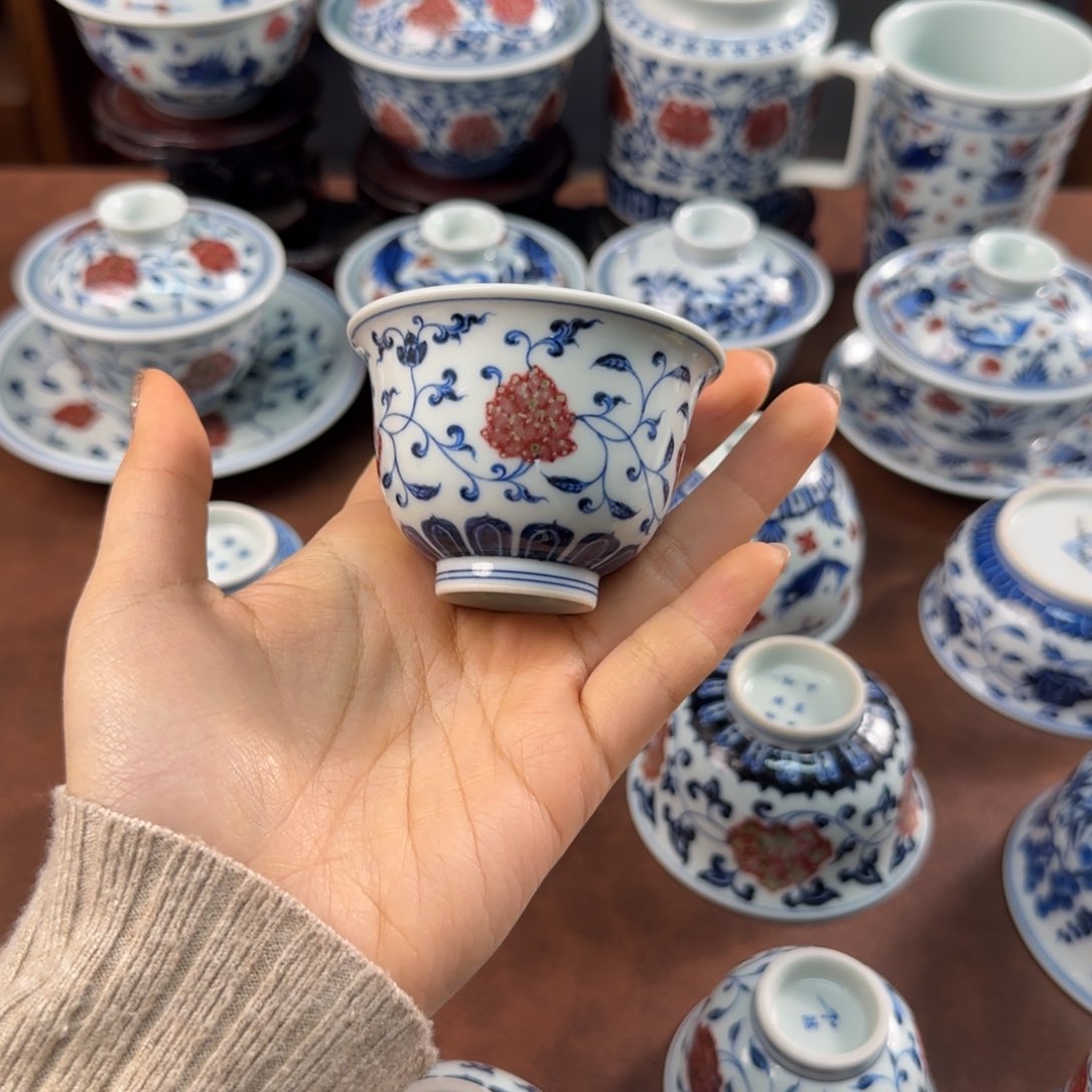 杯和然窑釉里红缠枝莲