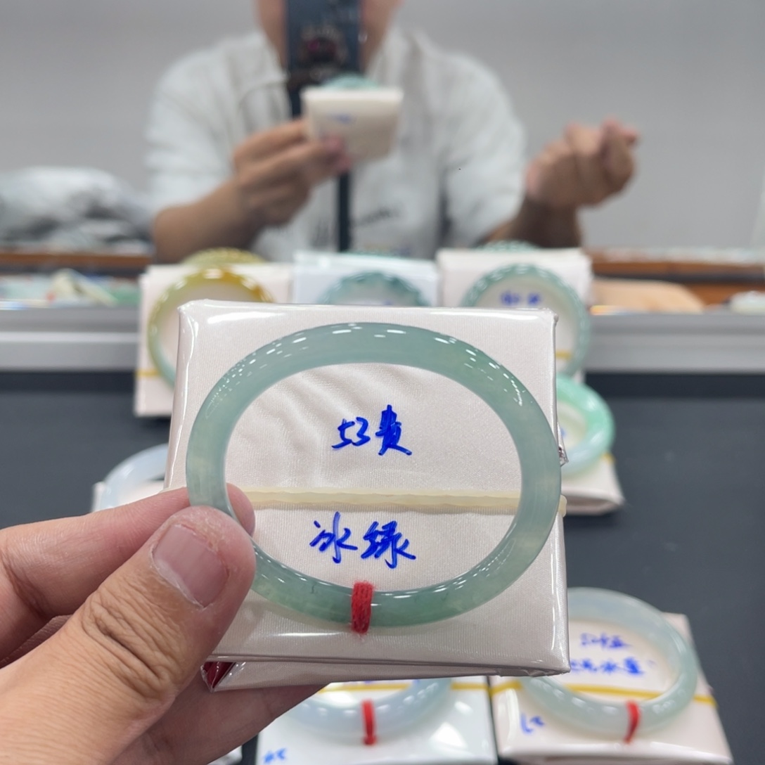 翡翠未镶嵌手镯缅甸翡翠