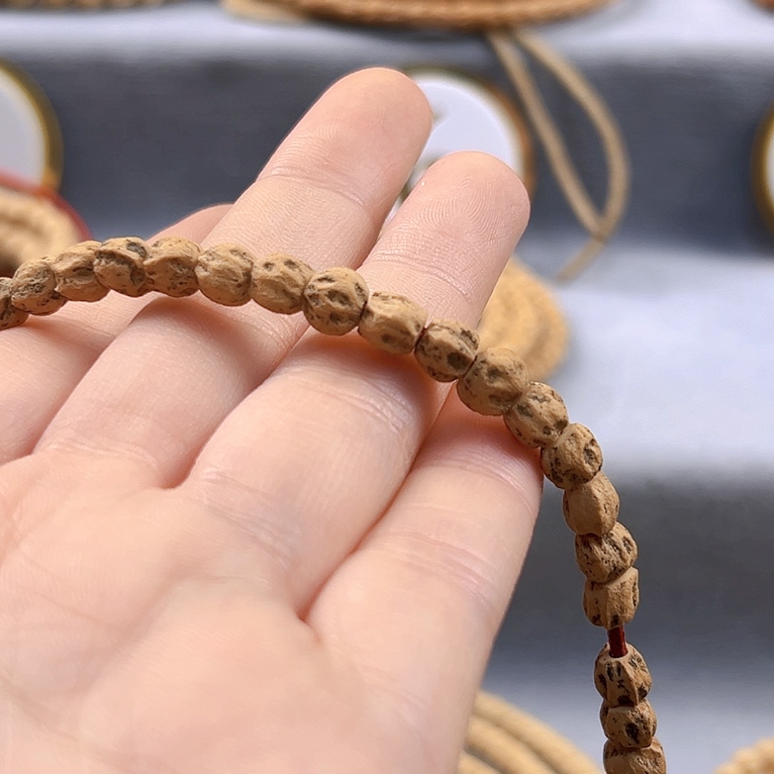 柏香籽/百香籽手串阿**?