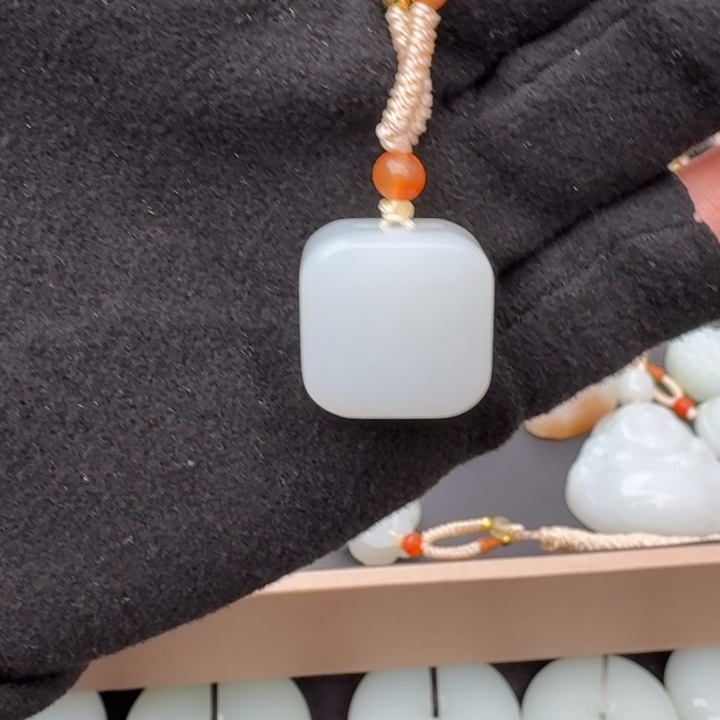 ****咩和田玉未镶嵌颈饰