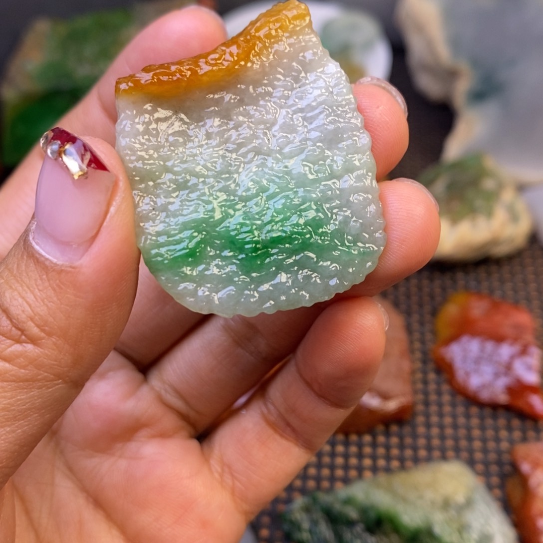 翡翠颈饰未镶嵌翡翠