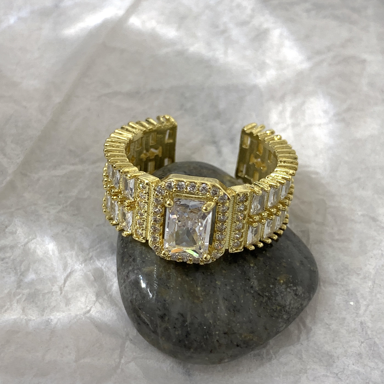 足银亚克力戒指 足银戒指时尚轻奢复古小众百搭金色重手工戒指