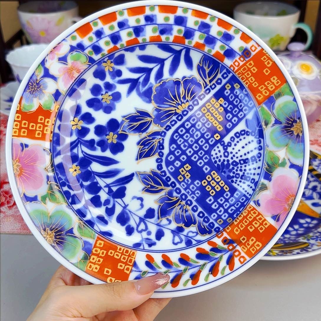 他家茶具瓷器真美！