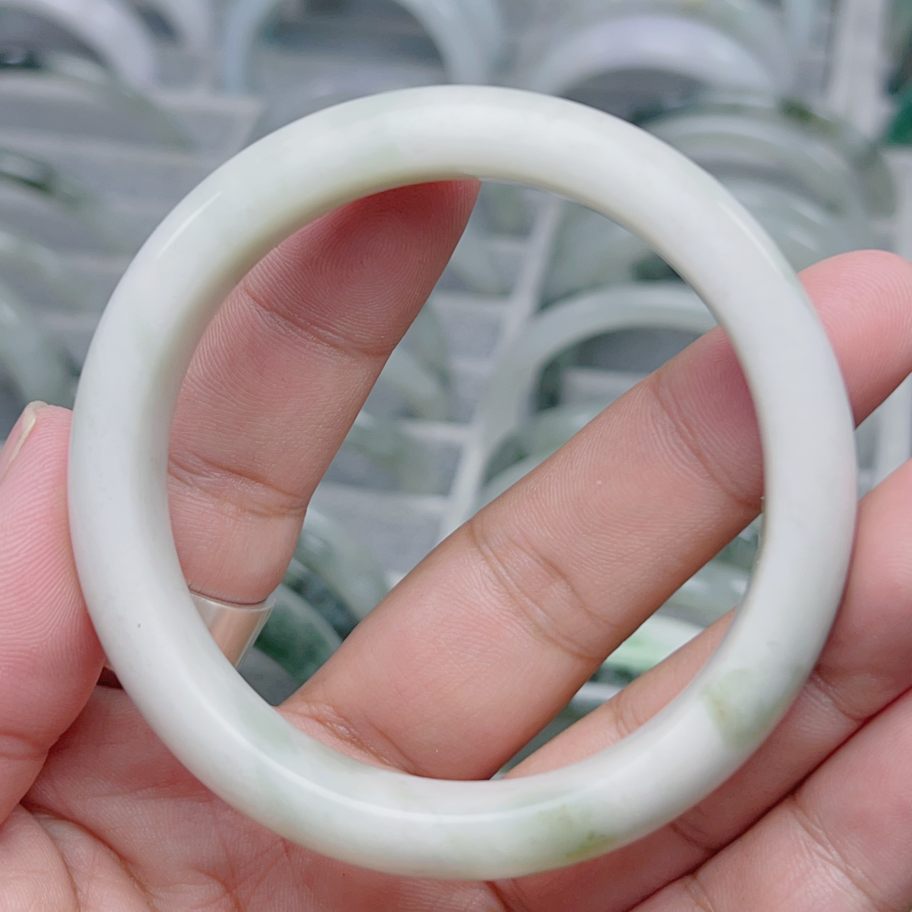 独山玉纯白飘淡翠60圈14宽度