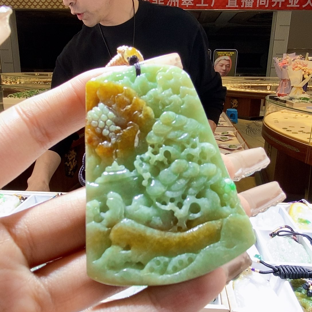 翡翠颈饰未镶嵌翡翠