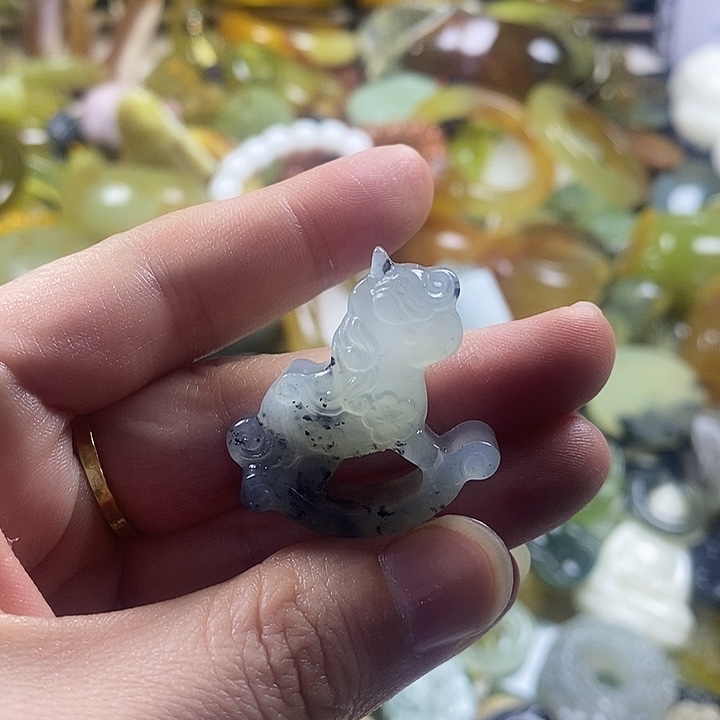 蛇纹石玉未镶嵌颈饰