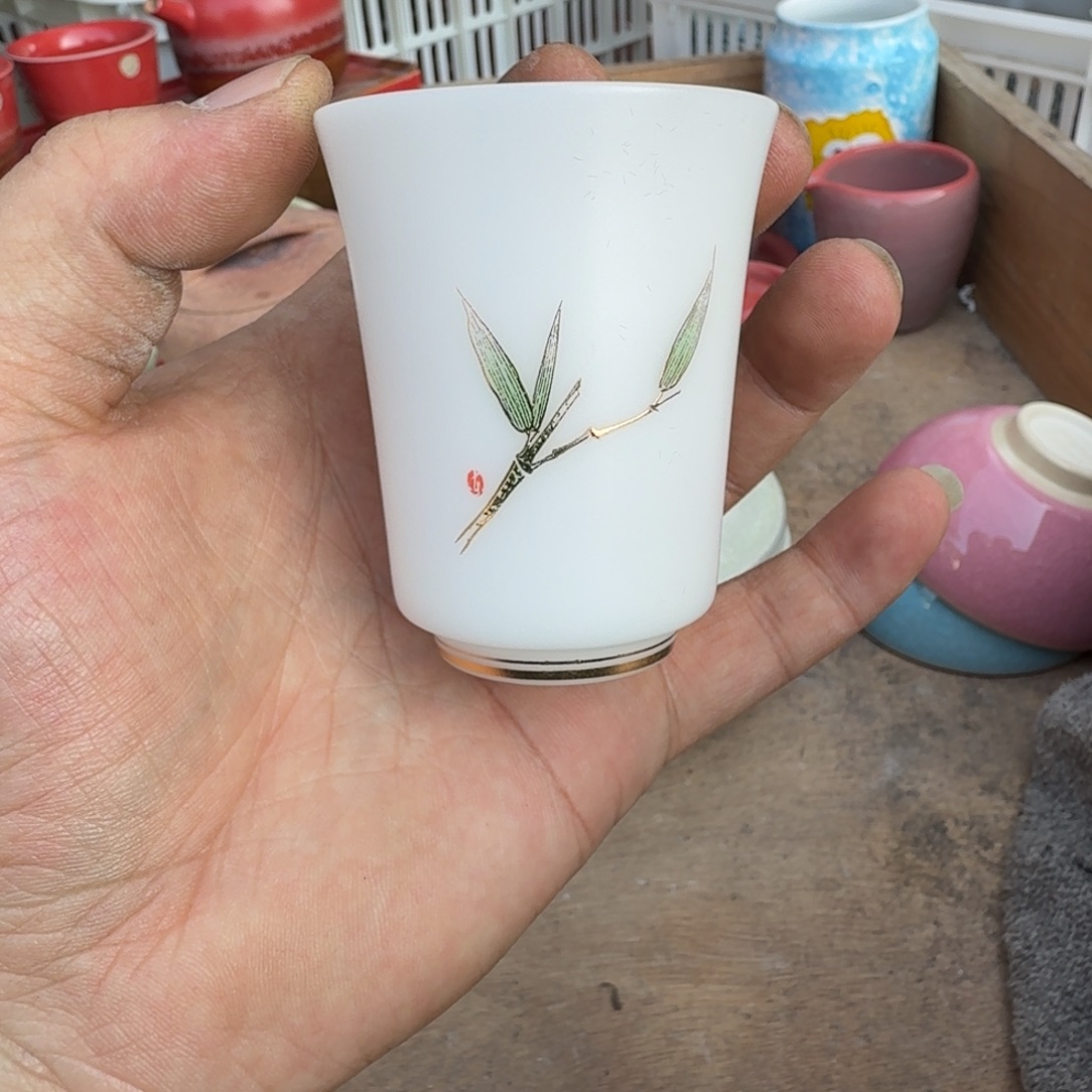 微瑕疵介意勿拍陶瓷器皿@168