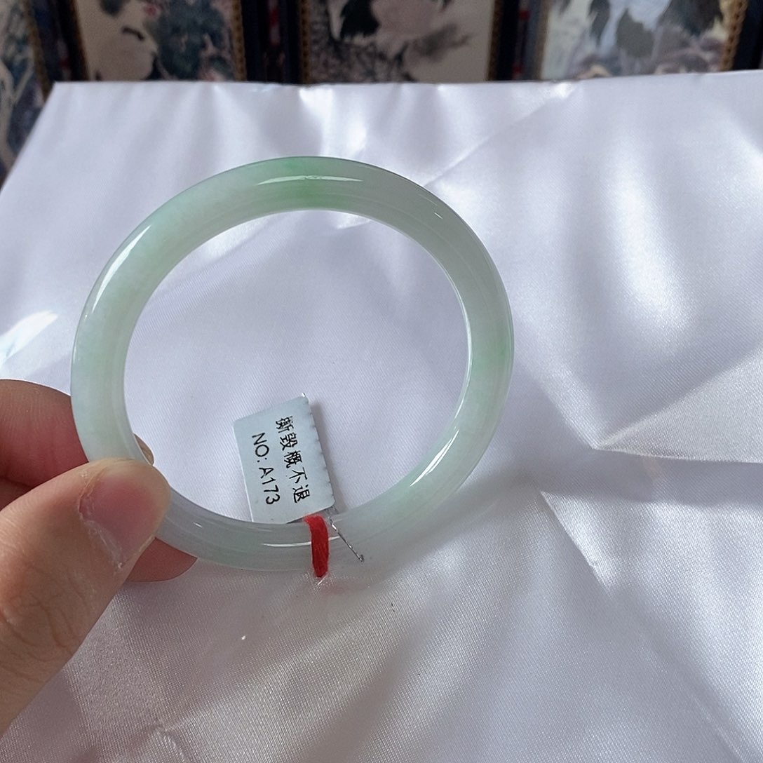 翡翠未镶嵌手镯（圆镯）