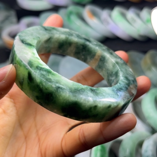 定制翡翠未镶嵌翡翠手镯