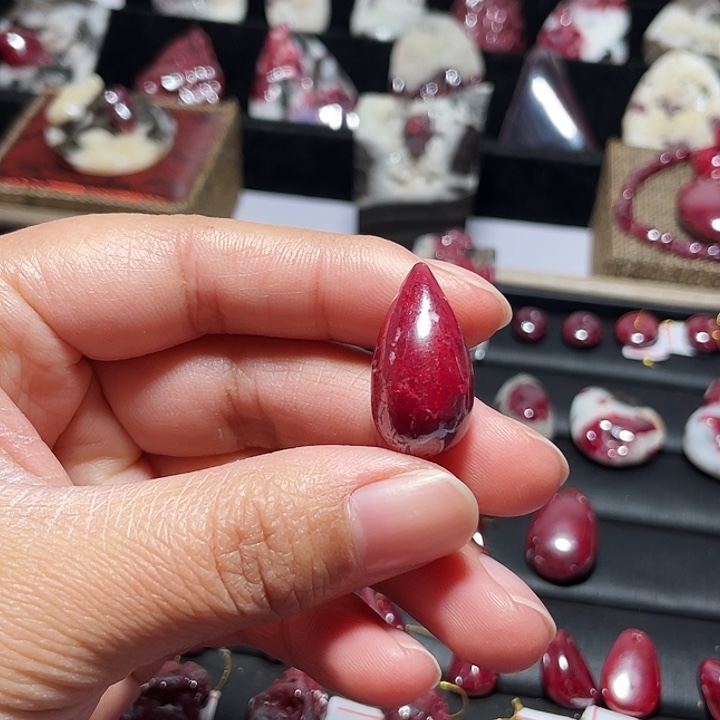 天然辰砂原矿水滴吊坠13.2克