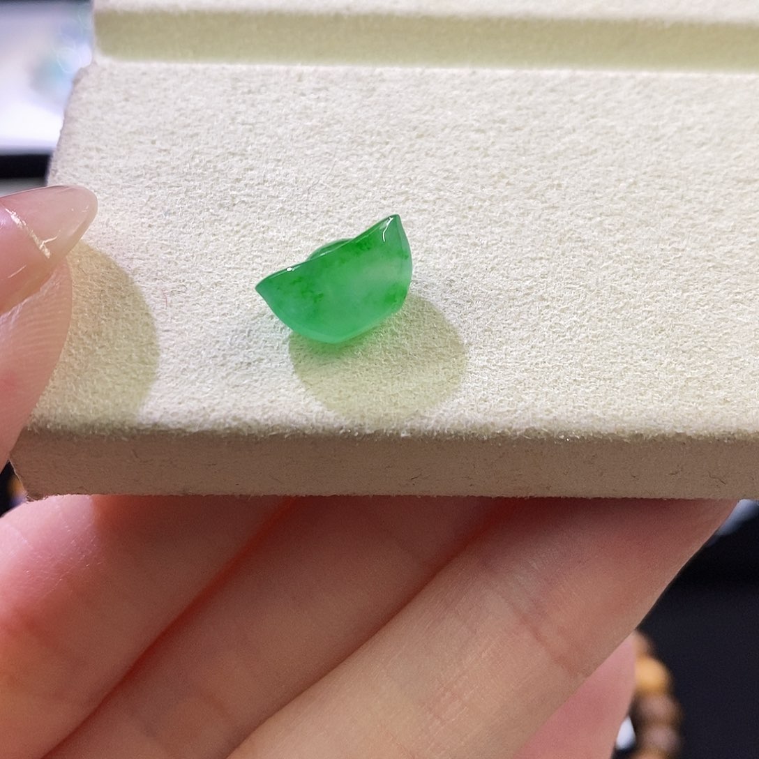 未镶嵌挂件翡翠元宝