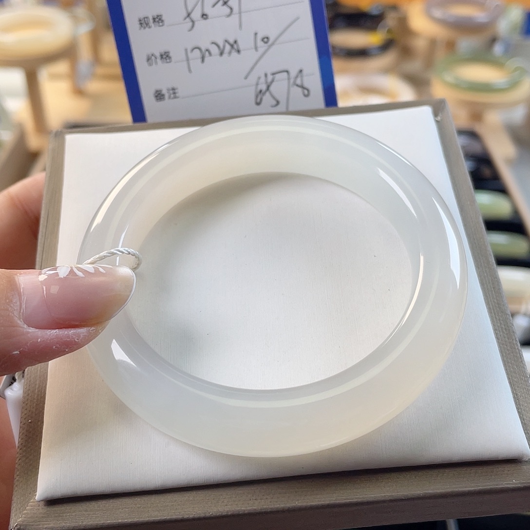 和田玉未镶嵌手镯冰紫老刚板