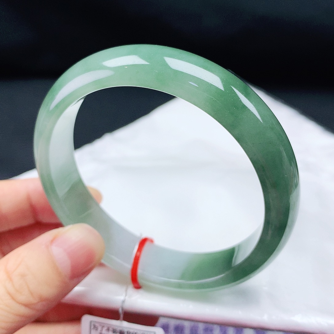 翡翠手镯未镶嵌58圈