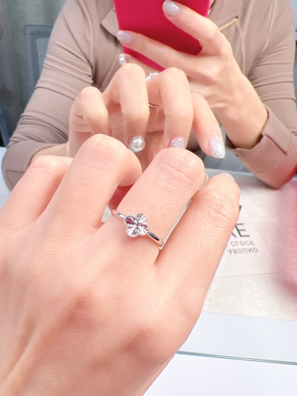 925银戒指 精工厂时尚高级百搭轻奢电白镭射露珠边小花银戒指