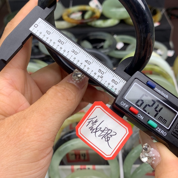 蛇纹石玉未镶嵌手镯777