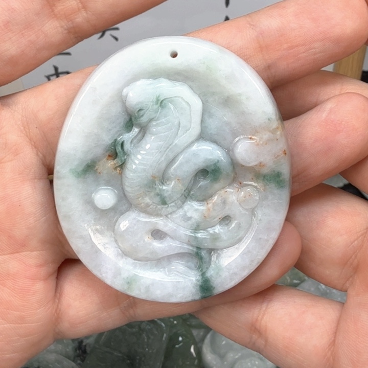 翡翠挂件未镶嵌翡翠