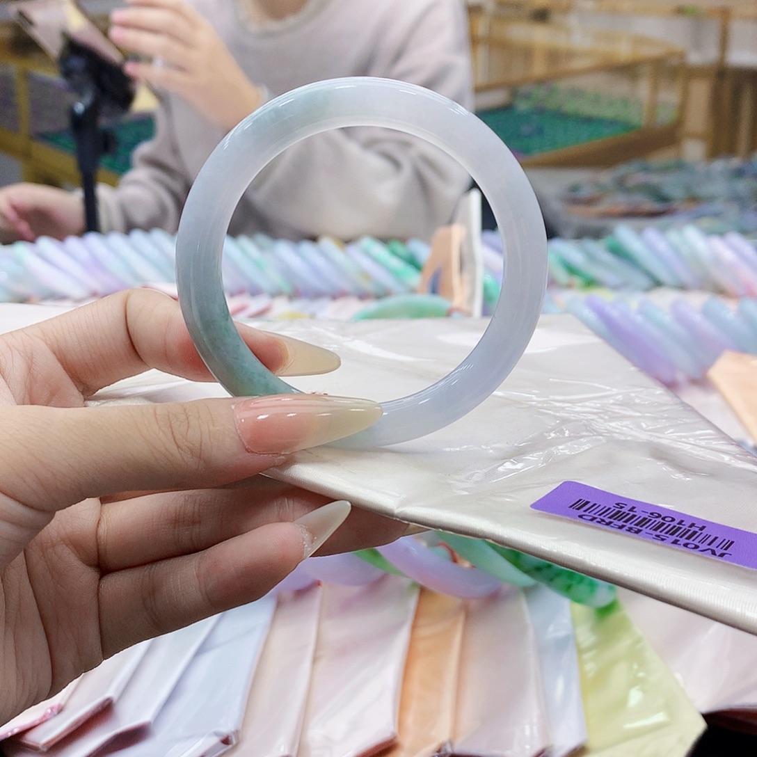 翡翠未镶嵌手镯jj