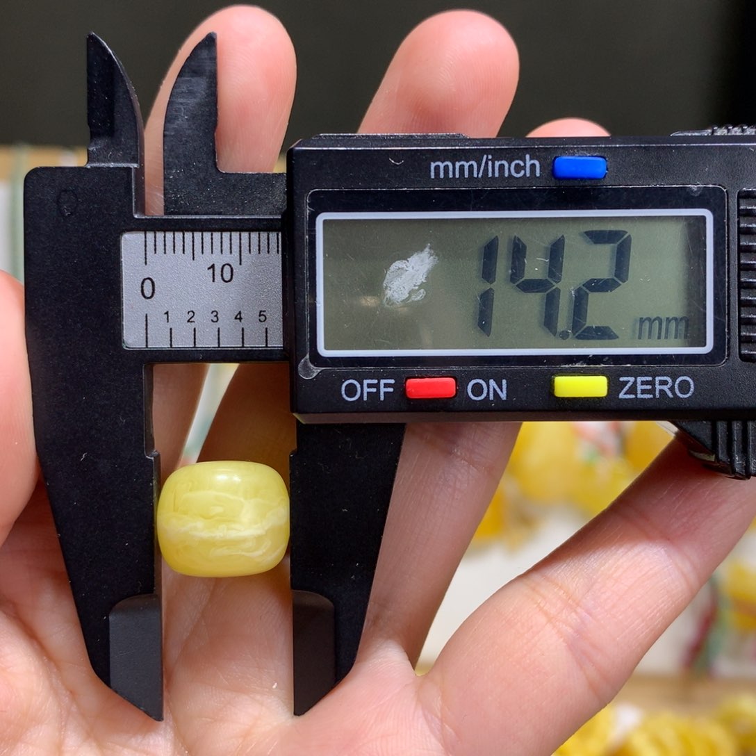 蜜蜡裸石未镶嵌配饰